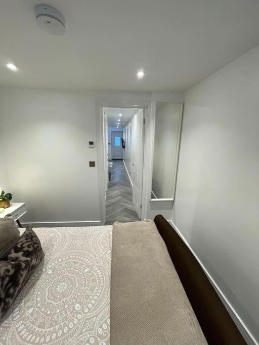 Stylish & Cosy 1 Bed Apartment Swindon Buitenkant foto