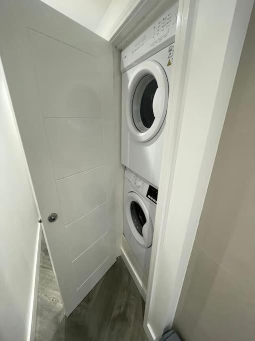 Stylish & Cosy 1 Bed Apartment Swindon Buitenkant foto
